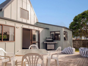 Beach Central - Whangamata Holiday Home